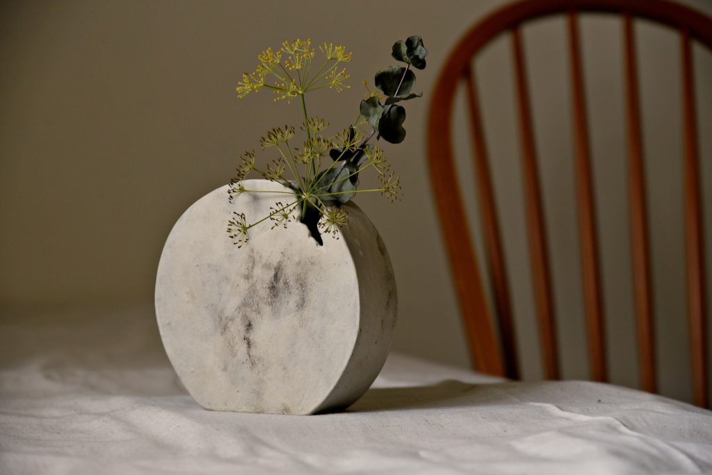 圓扁花器-墨白 直徑18cm